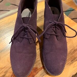 Clarks Collection Womens 8.5 Med, Plum leather suede lace up wedges